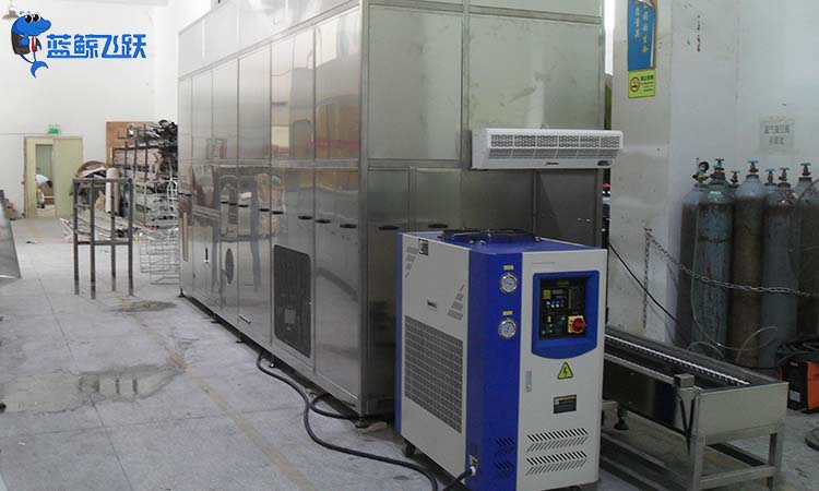 如何维护全自动玻璃面板清洗机？怎样判断出现故障？