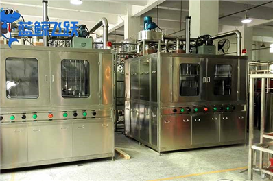 超声波清洗广泛应用于汽车、航天航空领域