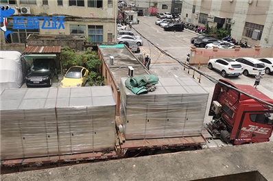 清洗金属餐具：黄瓜视频看片保障卫生和使用安全